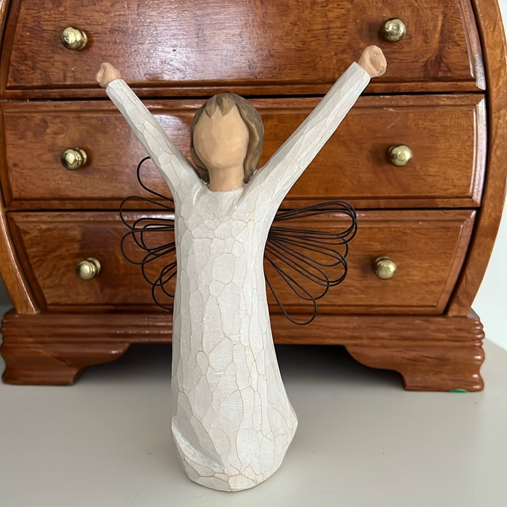 Willow Tree Angel of Courage, 2004 in excellent condition.